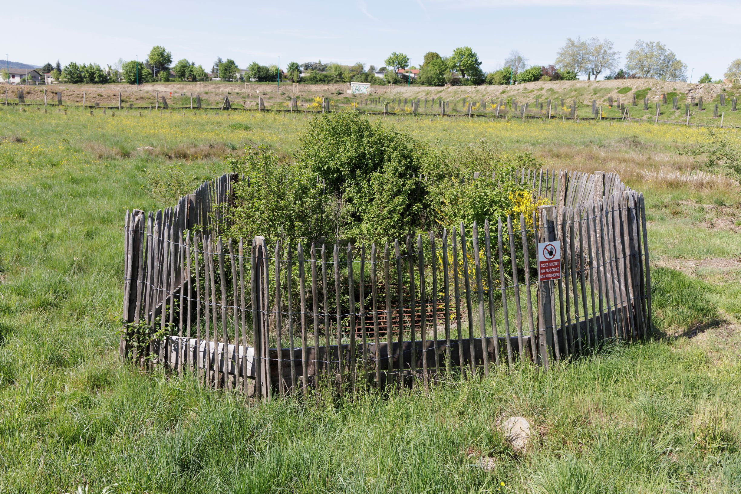 Ancien puits de mine conservé - site ZA Les Roches