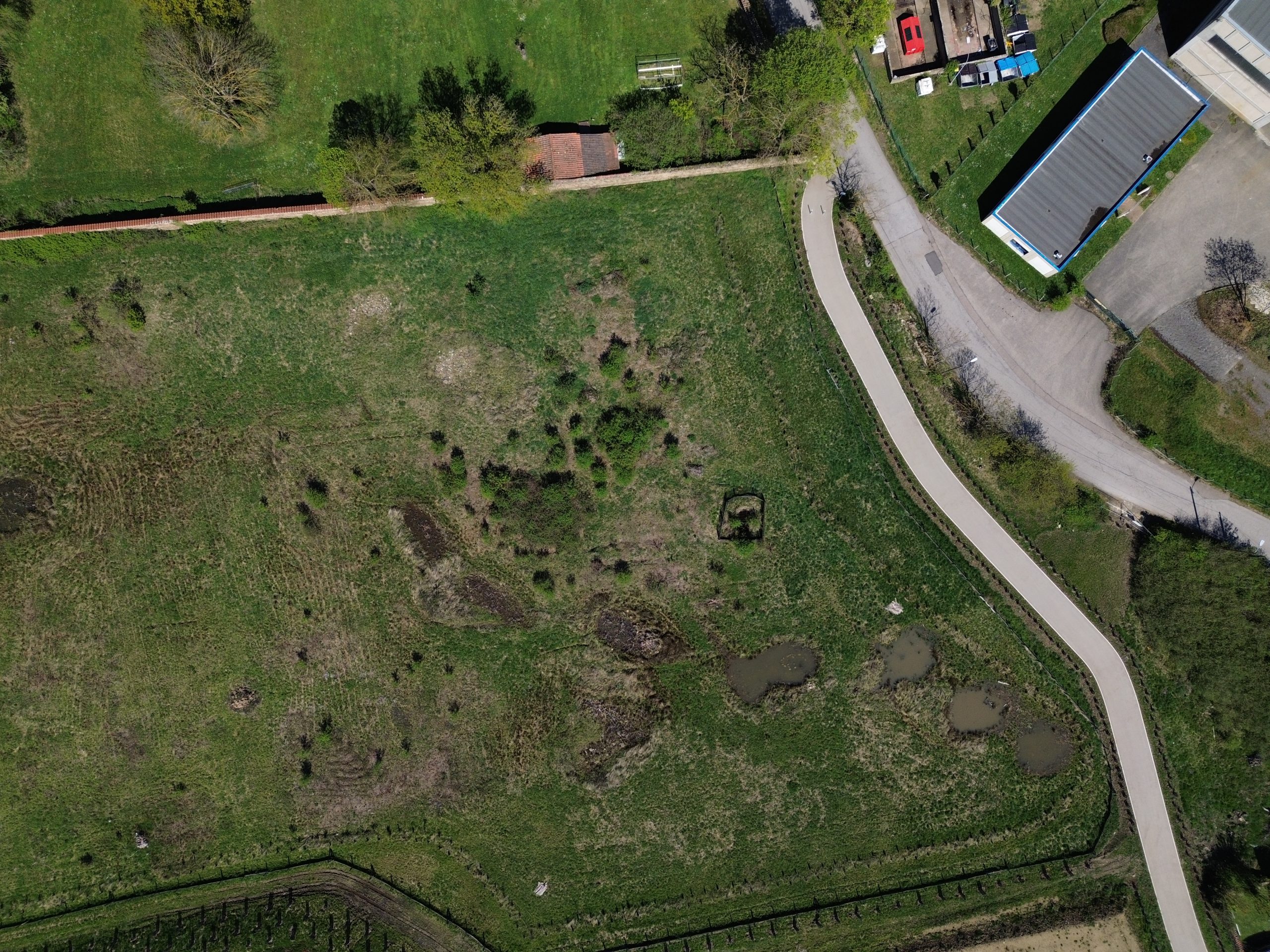 Vue aérienne de la zone naturelle préservée - site ZA Les Roches